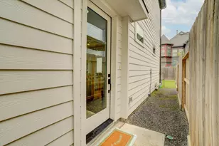 2511 Stuart St, Houston, TX 77004 - Photo 2