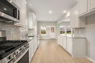 107 Pecan Valley Dr, West Columbia, TX 77486 - Photo 1