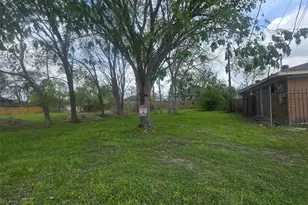 4917 Paula St, Houston, TX 77033 - Photo 4