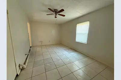 5402 Flamingo Drive, Houston, TX 77033 - Photo 8