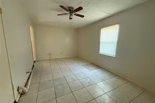 5402 Flamingo Dr, Houston, TX 77033 - Photo 8