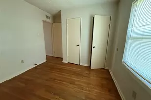 5402 Flamingo Dr, Houston, TX 77033 - Photo 4