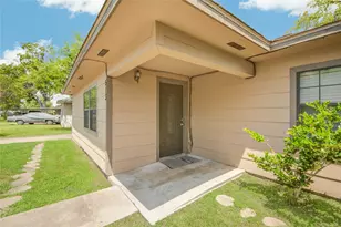 513 Farrer St, Angleton, TX 77515 - Photo 4