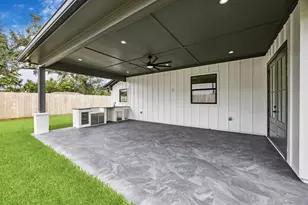 1441 Freedonia Dr, Houston, TX 77055 - Photo 32