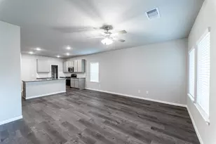 3187 Savannah Rose Dr, Angleton, TX 77515 - Photo 4