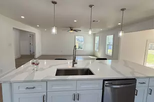 1214 Main St, Alvin, TX 77511 - Photo 8