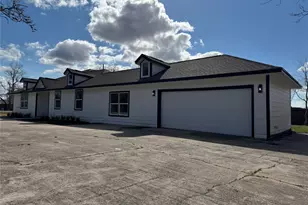 1214 Main St, Alvin, TX 77511 - Photo 1