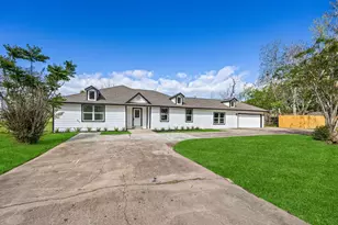 1214 Main St, Alvin, TX 77511 - Photo 2