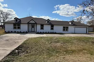 1214 Main St, Alvin, TX 77511 - Photo 1