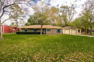 102 Sue Ln, Highlands, TX 77562 - Photo 1