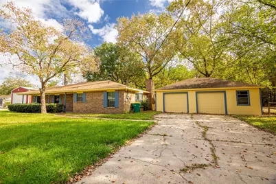 102 Sue Lane, Highlands, TX 77562 - Photo 2