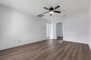 317-319 E B Street St, La Porte, TX 77571 - Photo 16