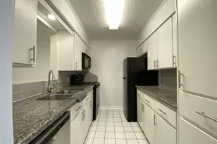 10682 Hazelhurst Dr, Houston, TX 77043 - Photo 10