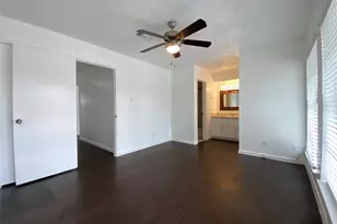 10682 Hazelhurst Dr, Houston, TX 77043 - Photo 16