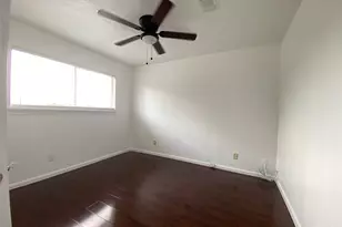 10682 Hazelhurst Dr, Houston, TX 77043 - Photo 18