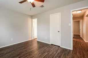 2718 N Brompton Dr, Pearland, TX 77584 - Photo 8