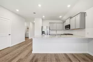 14215 Spg Vly Dr, Conroe, TX 77303 - Photo 6