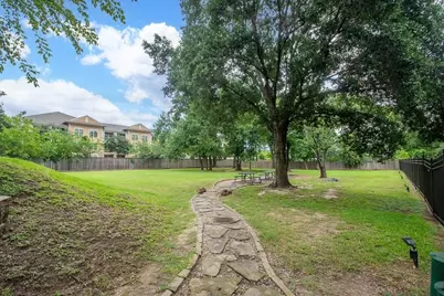 2127 Stacy Glen, Houston, TX 77008 - Photo 32