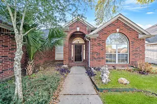 411 Green Cedar Dr, League City, TX 77573 - Photo 4