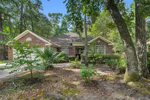 67 E Sterling Pond Cir, The Woodlands, TX 77382 - Photo 2