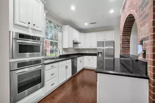 67 E Sterling Pond Cir, The Woodlands, TX 77382 - Photo 10