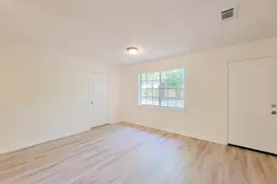 6 Sowell Ln, Huntsville, TX 77320 - Photo 2