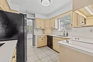 13834 Oakwood Ln, Sugar Land, TX 77498 - Photo 16