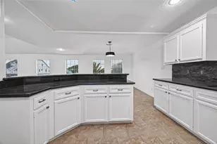 16 N Curlew St, La Marque, TX 77568 - Photo 18