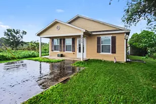 2932 Shady Creek Ln, Freeport, TX 77541 - Photo 2