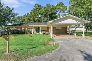 1426 Palm Dr, Winnie, TX 77665 - Photo 2
