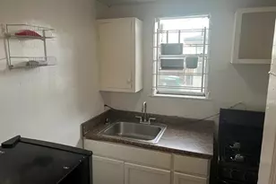 124 Carson Ct, Houston, TX 77004 - Photo 2