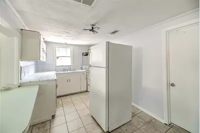 704 W West Street, Livingston, TX 77351 - Photo 8