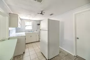 704 W West St, Livingston, TX 77351 - Photo 8