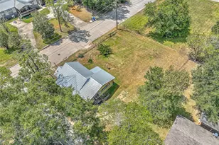 704 W West St, Livingston, TX 77351 - Photo 20