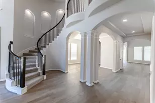 710 Woodbinde, League City, TX 77573 - Photo 2