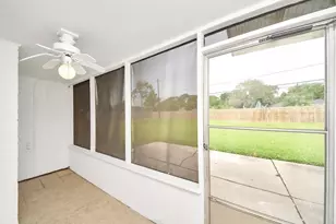 7230 Pella Dr, Houston, TX 77036 - Photo 22