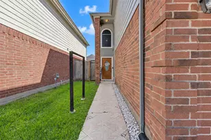 10623 Gulf Valley St, Houston, TX 77075 - Photo 4
