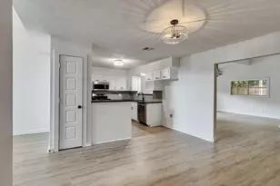 5627 Southbrook Dr, Houston, TX 77033 - Photo 8