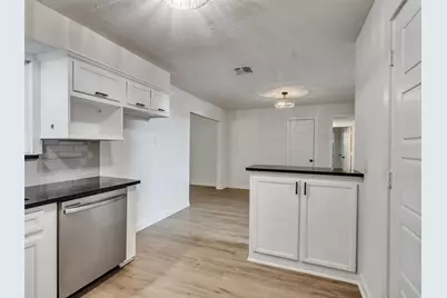 5627 Southbrook Drive, Houston, TX 77033 - Photo 6