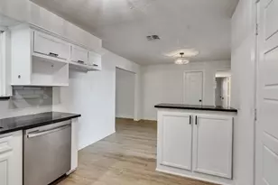 5627 Southbrook Dr, Houston, TX 77033 - Photo 6