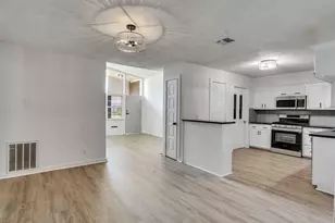 5627 Southbrook Dr, Houston, TX 77033 - Photo 10
