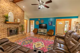 204 Briarwood Dr, Bellville, TX 77418 - Photo 6
