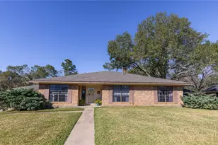 204 Briarwood Dr, Bellville, TX 77418 - Photo 2