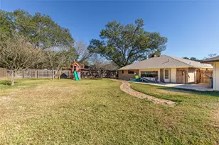 204 Briarwood Dr, Bellville, TX 77418 - Photo 22