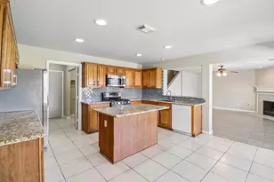 13914 Bonnetbriar Ln, Sugar Land, TX 77498 - Photo 8