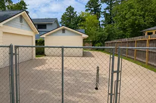 410 Brook Hollow Dr, Conroe, TX 77385 - Photo 18