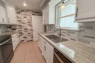 1210 Saxony Ln, Nassau Bay, TX 77058 - Photo 12