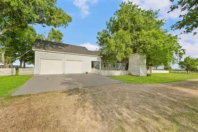 9058 Sam Houston, Brenham, TX 77833 - Photo 8