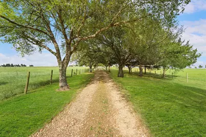 9058 Sam Houston, Brenham, TX 77833 - Photo 4