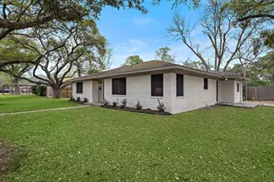 1606 E Fayle St, Baytown, TX 77520 - Photo 2